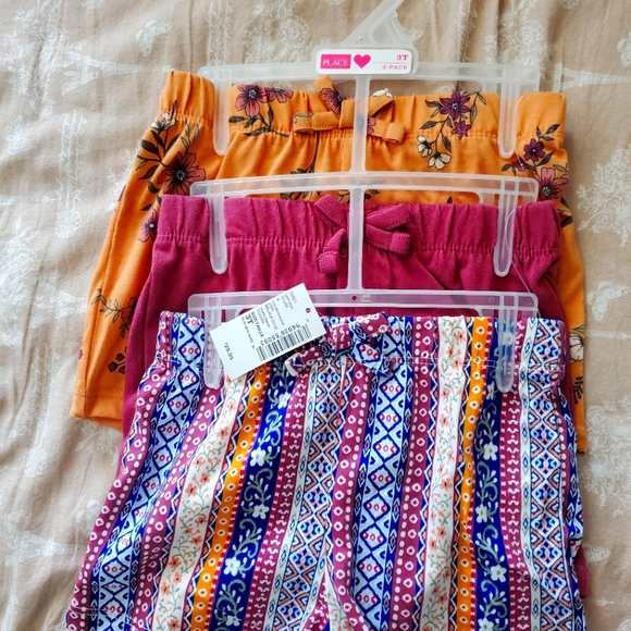 Shorts - Picture 2 of 3